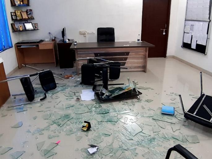 Dispute over payment of school fees; MNS vandalizes the headmaster's room at The Jain International School Aurangabad | शुल्क भरण्याचा वाद; 'मनसे'कडून द जैन इंटनॅशनल स्कुलमध्ये मुख्याध्यापकांच्या दालनाची तोडफोड Dispute over payment of school fees; MNS vandalizes the headmaster's room at The Jain International School Aurangabad | शुल्क भरण्याचा वाद; 'मनसे'कडून द जैन इंटनॅशनल स्कुलमध्ये मुख्याध्यापकांच्या दालनाची तोडफोड