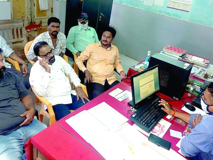 Jab asked the port inspector, beating MNS office bearers | बंदर निरीक्षकांना विचारला जाब, मनसे पदाधिकाऱ्यांची धडक Jab asked the port inspector, beating MNS office bearers | बंदर निरीक्षकांना विचारला जाब, मनसे पदाधिकाऱ्यांची धडक