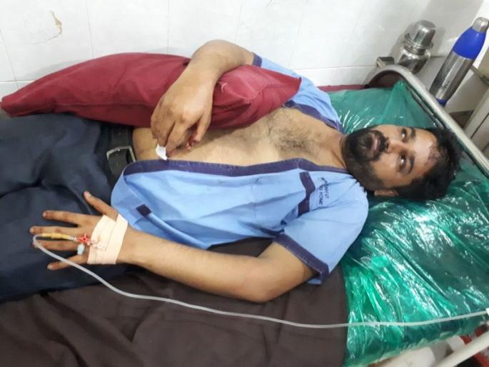 two people taken in custody for attacking mns activist sushant malvade | सुशांत माळवदे यांच्यावर हल्ला करणा-या आरोपींना मनसे कार्यकर्त्यांनीच पकडून केलं पोलिसांच्या हवाली two people taken in custody for attacking mns activist sushant malvade | सुशांत माळवदे यांच्यावर हल्ला करणा-या आरोपींना मनसे कार्यकर्त्यांनीच पकडून केलं पोलिसांच्या हवाली