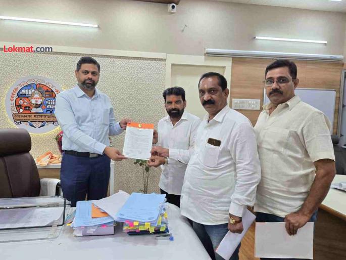 MNS delegation meets Municipal Commissioner Vikas Dhakane for road repairs in Ulhasnagar | उल्हासनगरात रस्त्याच्या दुरस्तीसाठी मनसे शिष्टमंडळाचे आयुक्त विकास ढाकणे यांना साकडे MNS delegation meets Municipal Commissioner Vikas Dhakane for road repairs in Ulhasnagar | उल्हासनगरात रस्त्याच्या दुरस्तीसाठी मनसे शिष्टमंडळाचे आयुक्त विकास ढाकणे यांना साकडे