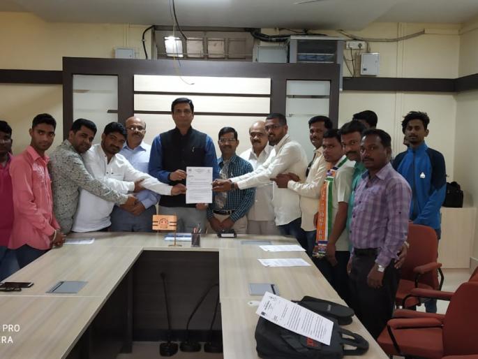 Kolhapur: Let the law paper be resolved through Marathi, demand for the Vice-Chancellor of MNVS | कोल्हापूर : ‘विधि’चे पेपर मराठीतून सोडविण्यास परवानगी द्या, ‘मनविसे’ची कुलगुरूंकडे मागणी Kolhapur: Let the law paper be resolved through Marathi, demand for the Vice-Chancellor of MNVS | कोल्हापूर : ‘विधि’चे पेपर मराठीतून सोडविण्यास परवानगी द्या, ‘मनविसे’ची कुलगुरूंकडे मागणी