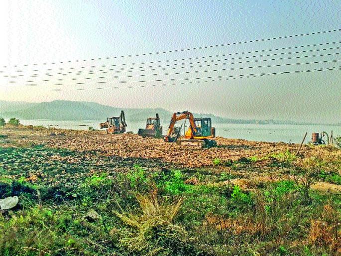 Action on encroachment in the dam area | धरणक्षेत्रातील अतिक्रमणांवर कारवाई