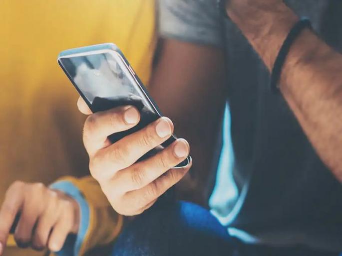 A third party beat the woman with a slipper necklace around her neck Defamation from YouTube by removing videos | तृतीयपंथीने महिलेच्या गळ्यात चपलाचा हार घालून केली मारहाण; व्हिडिओ काढून युट्युबवरुनही बदनामी A third party beat the woman with a slipper necklace around her neck Defamation from YouTube by removing videos | तृतीयपंथीने महिलेच्या गळ्यात चपलाचा हार घालून केली मारहाण; व्हिडिओ काढून युट्युबवरुनही बदनामी