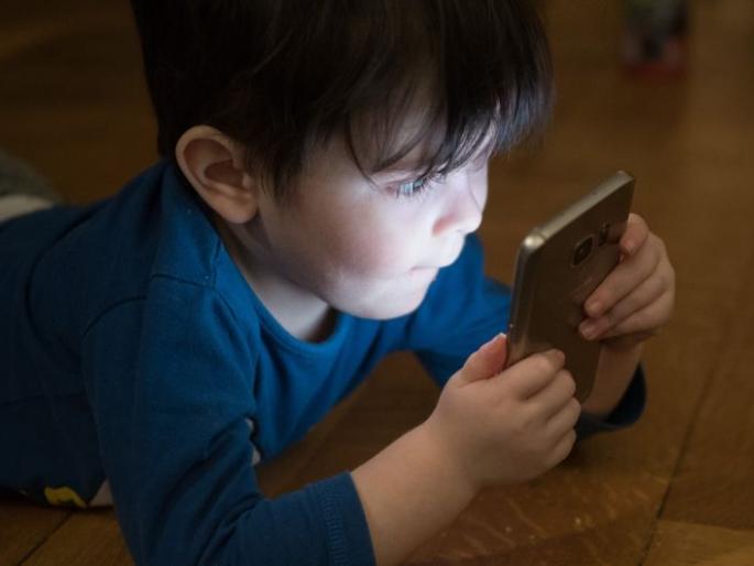 Growing Mobile Addiction in Children: Increased Blurred Appearance | मुलांमध्ये वाढतेय मोबाईल अ‍ॅडीक्शन : अंधुक दिसण्याच्या समस्येतही वाढ