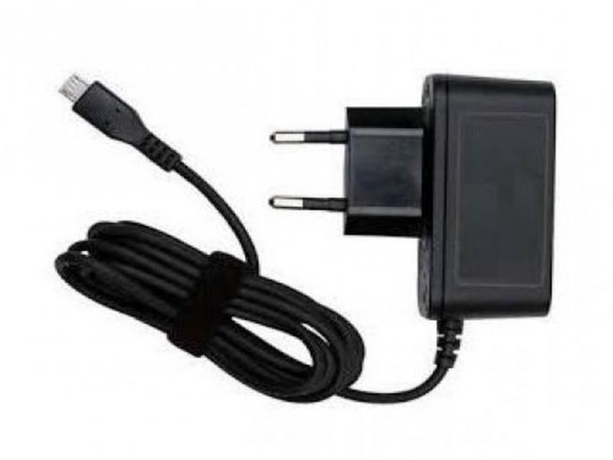 A four-year-old son dies after shocking the mobile charger's wire in the mouth | मोबाइल चार्जरची वायर तोंडात चघळत असताना शॉक लागून चार वर्षाच्या मुलाचा मृत्यू A four-year-old son dies after shocking the mobile charger's wire in the mouth | मोबाइल चार्जरची वायर तोंडात चघळत असताना शॉक लागून चार वर्षाच्या मुलाचा मृत्यू