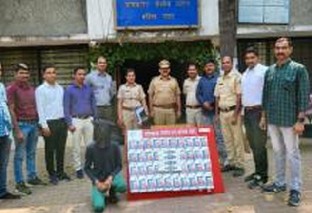 40 stolen mobiles seized | चोरून नेलेले ४० मोबाईल जप्त 40 stolen mobiles seized | चोरून नेलेले ४० मोबाईल जप्त