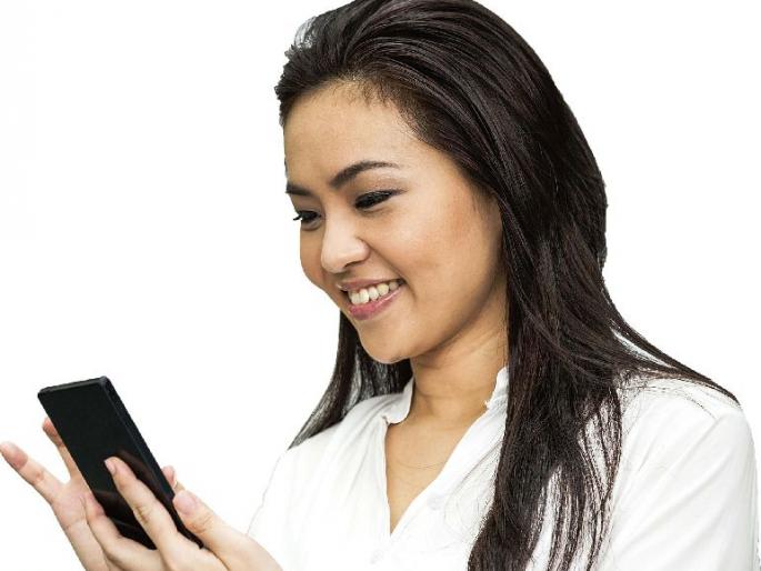 Social media addiction is more serious than alcohol and cigarettes | सोशल मीडियाचं व्यसन दारू आणि सिगरेटपेक्षाही गंभीर