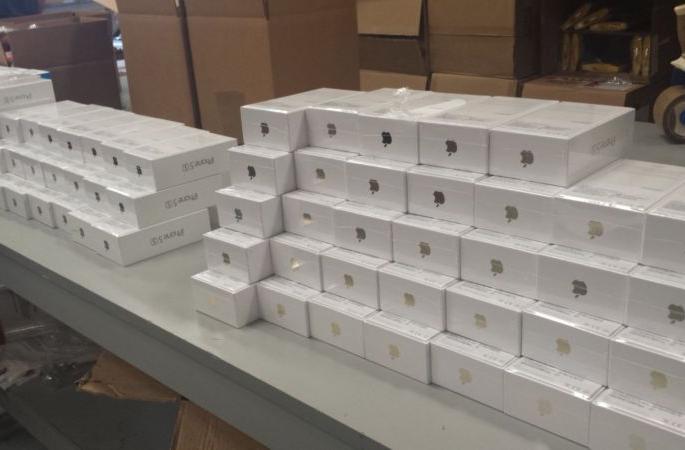 1.59 crore mobile phone stolen from container in Nagpur | नागपुरात कंटेनरमधून १.५९ कोटीच्या मोबाईलची चोरी