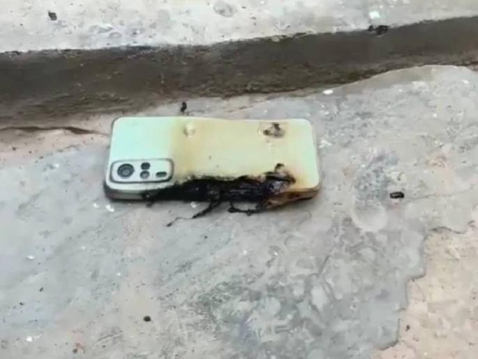 bihar news bhagalpur mobile kept in pocket of young man suddenly blast one injured | खिशात ठेवलेला मोबाईल वाजला, उचलण्यापूर्वीच झाला स्फोट; तरुण जखमी