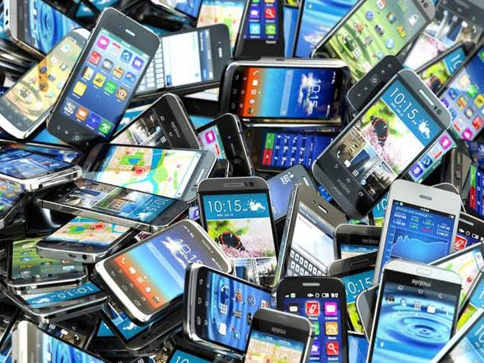 robbery in kolhapurs jaysingpur police station | चक्क पोलीस ठाण्यातच डल्ला; 185 मोबाईलसह 7 लाखांची रोकड लंपास robbery in kolhapurs jaysingpur police station | चक्क पोलीस ठाण्यातच डल्ला; 185 मोबाईलसह 7 लाखांची रोकड लंपास