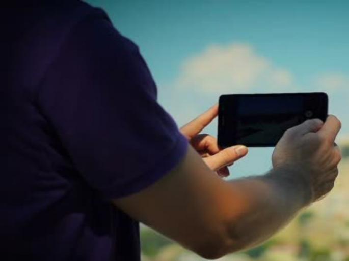 Filing crime charge due rto shooting by mobile in polling booth at Loni Kalbhor | लोणी काळभोर येथे मतदान केंद्रावर मोबाईल द्वारे चित्रीकरण, एकावर गुन्हा दाखल 