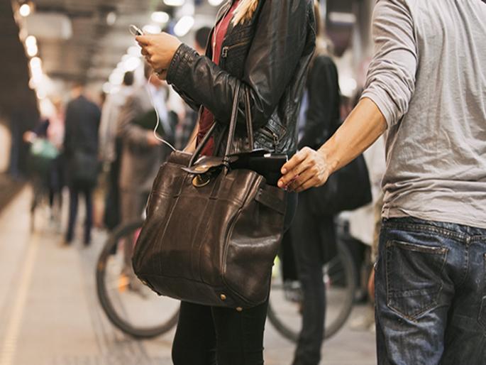 Mobile theft links directly to China via Nepal; Performance of Crime Branch Team | Pune: मोबाईल चोरीचे कनेक्शन नेपाळमार्गे थेट चीनपर्यंत; गुन्हे शाखेच्या पथकाची कामगिरी Mobile theft links directly to China via Nepal; Performance of Crime Branch Team | Pune: मोबाईल चोरीचे कनेक्शन नेपाळमार्गे थेट चीनपर्यंत; गुन्हे शाखेच्या पथकाची कामगिरी