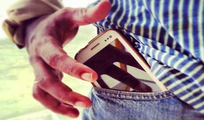 What to do first after mobile theft | मोबाइल चोरीला गेलाय? तर सर्वात आधी हे करा What to do first after mobile theft | मोबाइल चोरीला गेलाय? तर सर्वात आधी हे करा