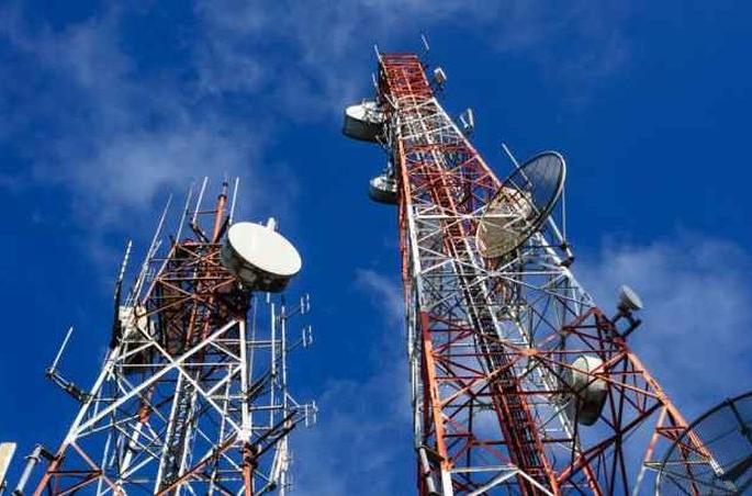 Tax defaults paid; Two Mobile Tower Seals! |   टॅक्सची थकबाकी भोवली; दोन मोबाइल टॉवर सील!