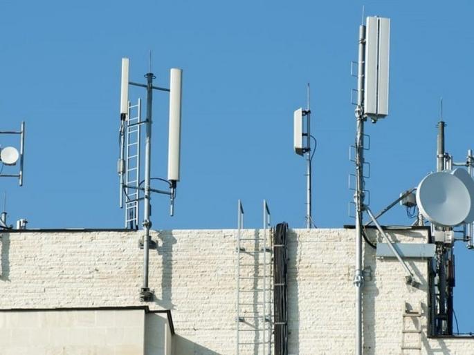 No mobile towers atop houses in Punjab Punjab and Haryana High Court ordered | घरांच्या छतावर मोबाइल टॉवर्स लावता येणार नाहीत, हे जगण्याच्या अधिकाराचे उल्लंघन: उच्च न्यायालय