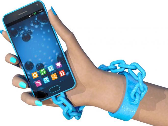 Mobile connection to Thakore community girls in Gujarat | गुजरातमध्ये ठाकोर समुदायाच्या मुलींना मोबाइल बंदी Mobile connection to Thakore community girls in Gujarat | गुजरातमध्ये ठाकोर समुदायाच्या मुलींना मोबाइल बंदी