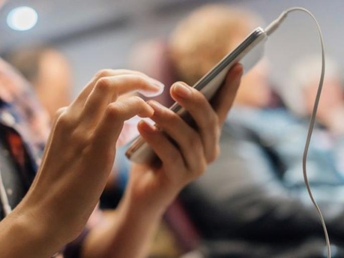 Can you make calls and internet access soon? | आता लवकरच विमानात व्हाईस कॉल आणि इंटरनेटचा वापर करता येणार? Can you make calls and internet access soon? | आता लवकरच विमानात व्हाईस कॉल आणि इंटरनेटचा वापर करता येणार?