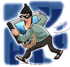 Snatch the mobile from the woman's hand and pass it to the thief | महिलेच्या हातातून मोबाईल हिसकावून चोरटे पसार Snatch the mobile from the woman's hand and pass it to the thief | महिलेच्या हातातून मोबाईल हिसकावून चोरटे पसार