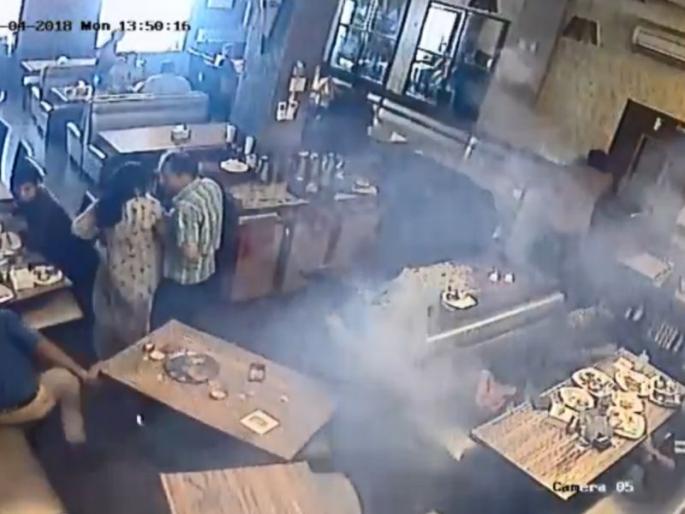  Mobile explosion in customer's pocket, incident in Bhandup's hotel | ग्राहकाच्या खिशातील मोबाइलचा स्फोट, भांडुपच्या हॉटेलमधील घटना