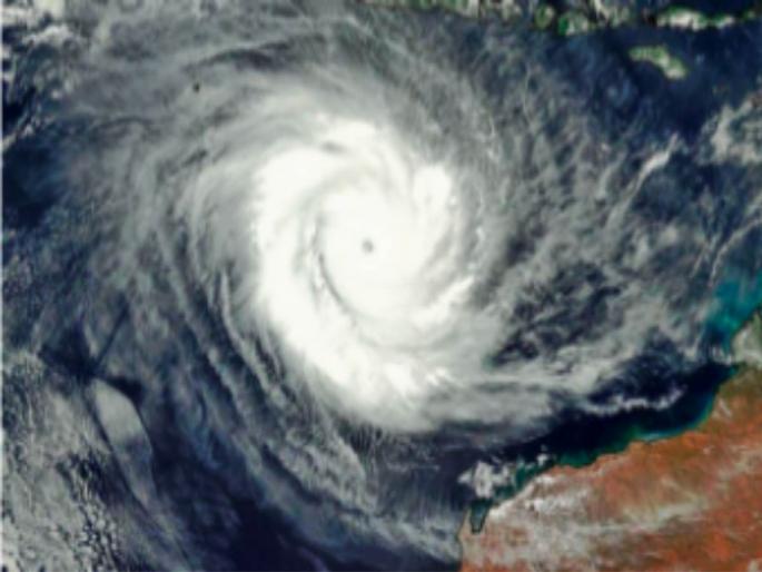 'Mocha' escalated in intensity, moving citizens Winds will blow at a speed of 134 km per hour | ‘मोचा’ची तीव्रता वाढता वाढता वाढे, नागरिकांना हलविले; ताशी १३४ किमी वेगाने वाहणार वारे 'Mocha' escalated in intensity, moving citizens Winds will blow at a speed of 134 km per hour | ‘मोचा’ची तीव्रता वाढता वाढता वाढे, नागरिकांना हलविले; ताशी १३४ किमी वेगाने वाहणार वारे