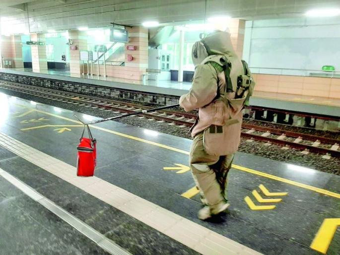 Unclaimed Tiffinbox at Nagpur Metro Station! | नागपूरच्या  मेट्रो स्टेशनवर बेवारस टिफिनबॉक्स! 