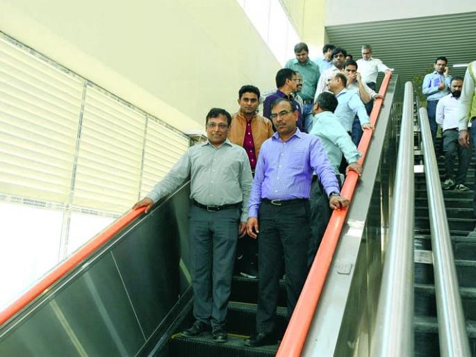 Mock drill at metro station in the presence of CMRS | सीएमआरएस उपस्थितीत मेट्रो स्टेशनवर मॉक ड्रील Mock drill at metro station in the presence of CMRS | सीएमआरएस उपस्थितीत मेट्रो स्टेशनवर मॉक ड्रील
