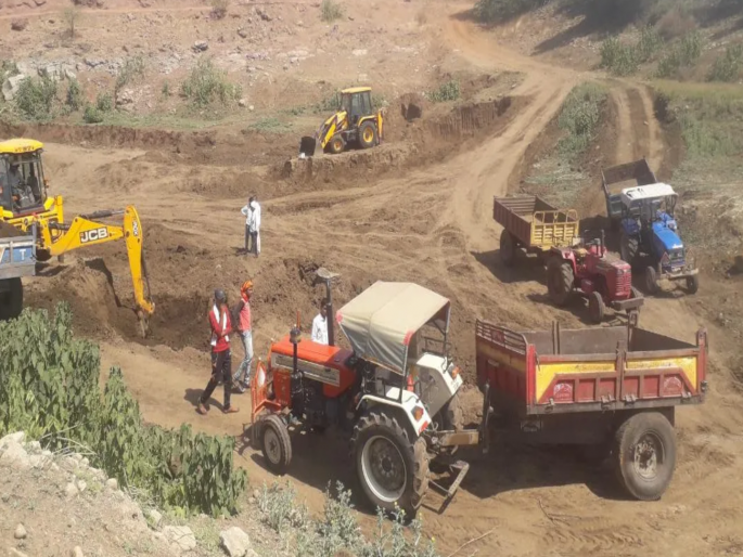 Water storage will increase in Beed district, crops will bloom; 12 lakh cubic meters of sediment released from 31 projects | बीड जिल्ह्यात पाणीसाठा वाढणार, पिकं बहरणार; ३१ प्रकल्पांतून निघाला १२ लाख घनमीटर गाळ Water storage will increase in Beed district, crops will bloom; 12 lakh cubic meters of sediment released from 31 projects | बीड जिल्ह्यात पाणीसाठा वाढणार, पिकं बहरणार; ३१ प्रकल्पांतून निघाला १२ लाख घनमीटर गाळ