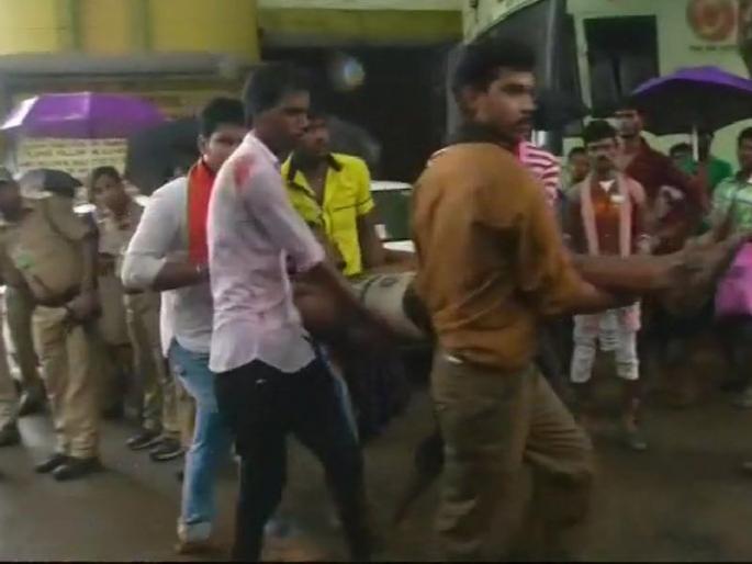 Twenty people were injured in a tent collapse between Prime Minister Narendra Modi's Midnapore rally | पंतप्रधान नरेंद्र मोदींच्या मिदनापूर येथील सभेदरम्यान मंडप कोसळला, 20 जण जखमी 