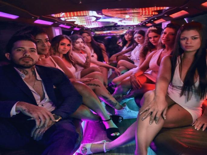 Brazilian model Arthur Urso's 1 of 9 wives seeks divorce; “misses monogamy" | ९ पत्नींपैकी एकीने घेतला घटस्फोटाचा निर्णय, कारण समजल्यावर हैराण झाला मॉडल पती!
