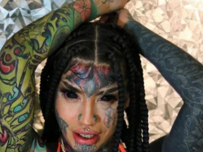 model got blind after creating tattoo in the eye | अंगावर सर्वत्र टॅटु तरीही हौस फिटेना बयेची मग डोळ्यात टॅटु काढायला गेली, अन् झाली 'ही' अवस्था