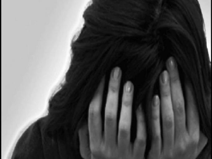 Mumbai: The attempt of rape is done by a model's lover in a rage of selfie with a friend | मुंबई : मित्रासोबत सेल्फी काढल्याच्या रागातून मॉडेलच्या प्रियकरानेच केला बलात्काराचा प्रयत्न Mumbai: The attempt of rape is done by a model's lover in a rage of selfie with a friend | मुंबई : मित्रासोबत सेल्फी काढल्याच्या रागातून मॉडेलच्या प्रियकरानेच केला बलात्काराचा प्रयत्न