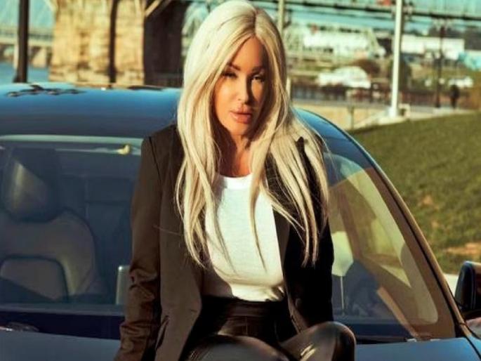 model who spent 3 crore rupees on makeup became poor taxi driver | "एकेकाळी मेकअपवर केला होता 3 कोटींचा खर्च, पण आता..." मॉडेलने सांगितली आपली कहाणी model who spent 3 crore rupees on makeup became poor taxi driver | "एकेकाळी मेकअपवर केला होता 3 कोटींचा खर्च, पण आता..." मॉडेलने सांगितली आपली कहाणी