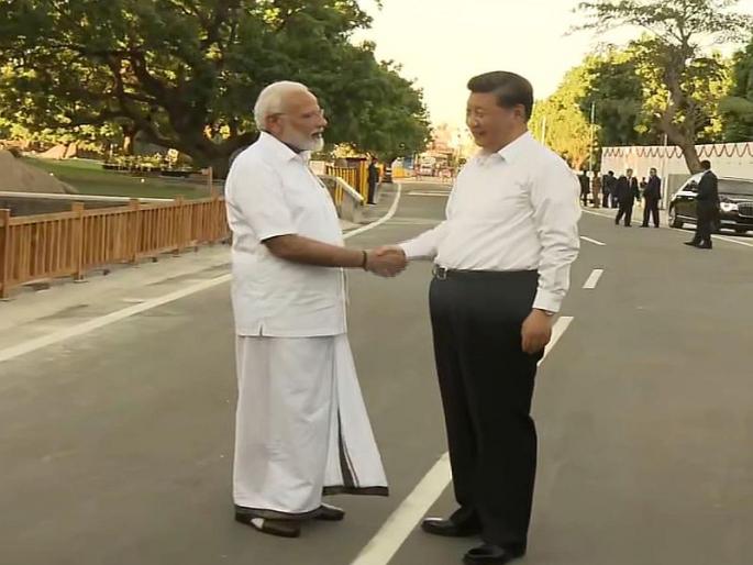 Chinese President Xi Jinping welcomes PM Modi to Mahabalipuram | चीनचे राष्ट्राध्यक्ष शी जिनपिंग यांचे पंतप्रधान मोदींकडून महाबलीपूरममध्ये स्वागत Chinese President Xi Jinping welcomes PM Modi to Mahabalipuram | चीनचे राष्ट्राध्यक्ष शी जिनपिंग यांचे पंतप्रधान मोदींकडून महाबलीपूरममध्ये स्वागत