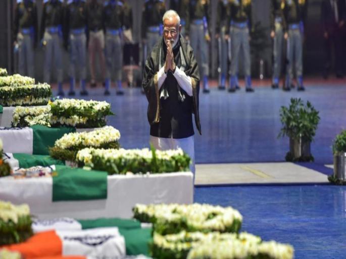 Pulwama Attack "Won't Forget Their Martyrdom": PM Honours Soldiers Who Died In Pulwama | Pulwama Attack : पुलवामा हल्ल्यातील शहिदांना पंतप्रधानांसह दिग्गजांनी वाहिली श्रद्धांजली Pulwama Attack "Won't Forget Their Martyrdom": PM Honours Soldiers Who Died In Pulwama | Pulwama Attack : पुलवामा हल्ल्यातील शहिदांना पंतप्रधानांसह दिग्गजांनी वाहिली श्रद्धांजली