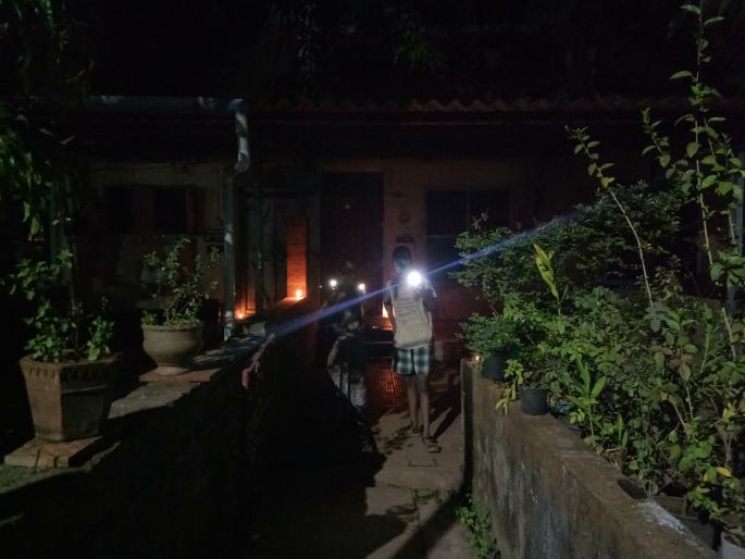 corona in ratnagiri - The humanity of the polis! Meals provided to families returning to the village | corona in ratnagiri -पंतप्रधानांच्या आवाहनाला रत्नागिरीकरांची साथ corona in ratnagiri - The humanity of the polis! Meals provided to families returning to the village | corona in ratnagiri -पंतप्रधानांच्या आवाहनाला रत्नागिरीकरांची साथ