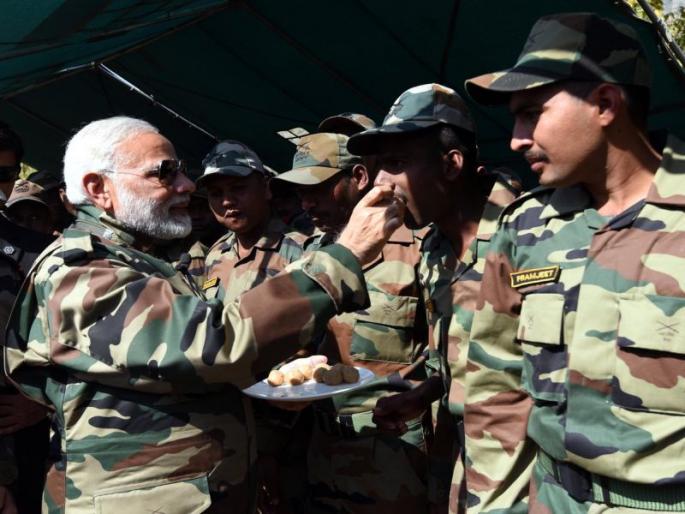 Prime Minister Narendra Modi goes to Guj Sector, Diwali to celebrate with soldiers on the border | पंतप्रधान नरेंद्र मोदींनी गुरेज सेक्टरमध्ये सीमेवरील जवानांसोबत साजरी केली दिवाळी Prime Minister Narendra Modi goes to Guj Sector, Diwali to celebrate with soldiers on the border | पंतप्रधान नरेंद्र मोदींनी गुरेज सेक्टरमध्ये सीमेवरील जवानांसोबत साजरी केली दिवाळी