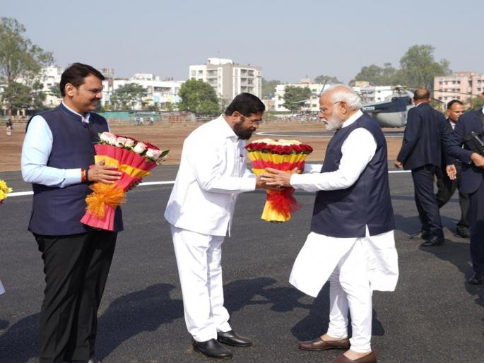 Prime Minister Narendra Modis arrival in Maharashtra Chief Minister welcomed | पंतप्रधान नरेंद्र मोदी यांचे महाराष्ट्रात आगमन; मुख्यमंत्र्यांनी केलं स्वागत Prime Minister Narendra Modis arrival in Maharashtra Chief Minister welcomed | पंतप्रधान नरेंद्र मोदी यांचे महाराष्ट्रात आगमन; मुख्यमंत्र्यांनी केलं स्वागत