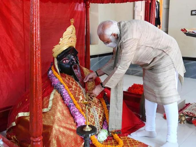 The crown offered by PM Modi was stolen in Navratri; The incident in Jeshoreshwari temple is stirring in Bangladesh | पंतप्रधान मोदींनी अर्पण केलेला सोन्या-चांदीचा मुकुट चोरीला गेला; बांगलादेशात खळबळ, जेशोरेश्वरी मंदिरातील घटना The crown offered by PM Modi was stolen in Navratri; The incident in Jeshoreshwari temple is stirring in Bangladesh | पंतप्रधान मोदींनी अर्पण केलेला सोन्या-चांदीचा मुकुट चोरीला गेला; बांगलादेशात खळबळ, जेशोरेश्वरी मंदिरातील घटना