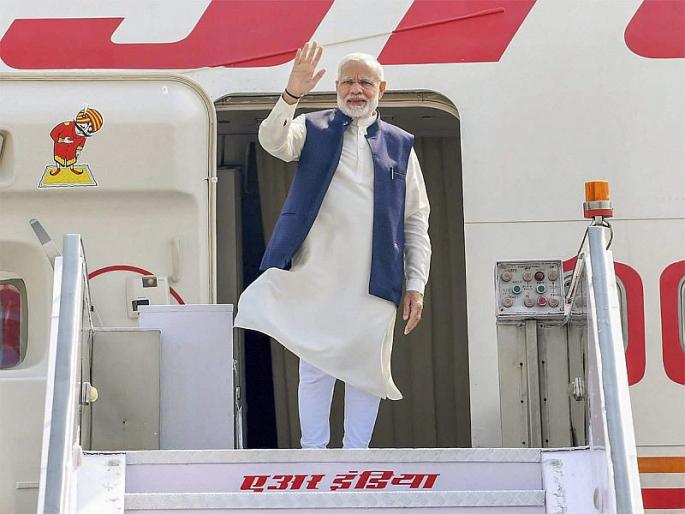 Narendra Modi to address 'Mahajanadesh Yatra' rally in Nashik today | पंतप्रधान नरेंद्र मोदी यांचे ओझर विमानतळावर आगमन Narendra Modi to address 'Mahajanadesh Yatra' rally in Nashik today | पंतप्रधान नरेंद्र मोदी यांचे ओझर विमानतळावर आगमन