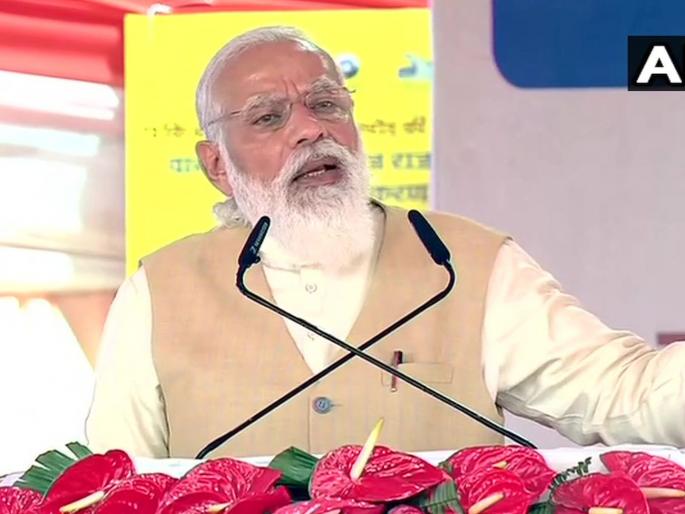 pm narendra modi varanasi visit indirectly slams opposition over new agricultural reforms | कृषी कायद्यांबद्दल काही जण संभ्रम निर्माण करताहेत; मोदींचा विरोधकांवर निशाणा pm narendra modi varanasi visit indirectly slams opposition over new agricultural reforms | कृषी कायद्यांबद्दल काही जण संभ्रम निर्माण करताहेत; मोदींचा विरोधकांवर निशाणा