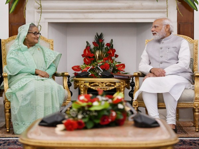 pm modi meet bangladesh pm sheikh hasina many agreements signed between india and bangladesh | PM मोदींनी घेतली शेख हसीना यांची भेट, भारत-बांगलादेशदरम्यान अनेक महत्त्वाचे करार pm modi meet bangladesh pm sheikh hasina many agreements signed between india and bangladesh | PM मोदींनी घेतली शेख हसीना यांची भेट, भारत-बांगलादेशदरम्यान अनेक महत्त्वाचे करार