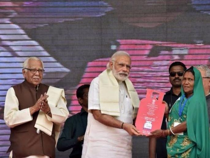 truth of pm narendra modi ujjwala yojana modi government not providing free gas taking subsidy from poor womens | मोफत गॅस वगैरे सगळा दिखावा; 'हे' आहे उज्ज्वला योजनेच्या विस्तवामागचं वास्तव truth of pm narendra modi ujjwala yojana modi government not providing free gas taking subsidy from poor womens | मोफत गॅस वगैरे सगळा दिखावा; 'हे' आहे उज्ज्वला योजनेच्या विस्तवामागचं वास्तव