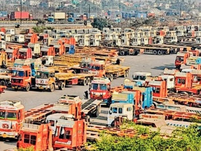 7500 containers on site with traffic ban JNPA hired 200 buses for narendra Modi program | वाहतूक बंदीने ७५०० कंटेनर जागेवरच; मोदींच्या सभेसाठी जेएनपीएने २०० बस घेतल्या भाड्याने! 7500 containers on site with traffic ban JNPA hired 200 buses for narendra Modi program | वाहतूक बंदीने ७५०० कंटेनर जागेवरच; मोदींच्या सभेसाठी जेएनपीएने २०० बस घेतल्या भाड्याने!