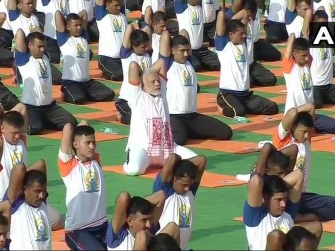 international yoga day celebration narendra modi bjp dehradun india baba ramdev live updates | International Yoga Day 2018 : देशभरात 'योगोत्सव'; मोदींसह सर्वसामान्यांचा उत्साहात सहभाग international yoga day celebration narendra modi bjp dehradun india baba ramdev live updates | International Yoga Day 2018 : देशभरात 'योगोत्सव'; मोदींसह सर्वसामान्यांचा उत्साहात सहभाग