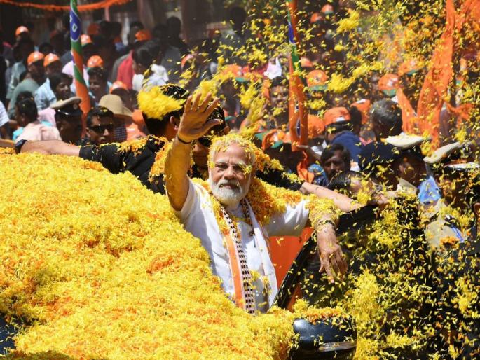 PM Modi Roadshow Madya Karnatak: BJP ready to capture Karnataka; Flowers showered on PM Modi in mega road show | PM Modi Roadshow: कर्नाटक काबीज करण्यासाठी भाजप सज्ज; मेगा रोड शोमध्ये PM मोदींवर फुलांचा वर्षाव..! PM Modi Roadshow Madya Karnatak: BJP ready to capture Karnataka; Flowers showered on PM Modi in mega road show | PM Modi Roadshow: कर्नाटक काबीज करण्यासाठी भाजप सज्ज; मेगा रोड शोमध्ये PM मोदींवर फुलांचा वर्षाव..!