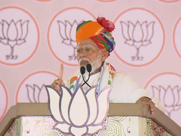Karnataka Lok Sabha Election : Karnataka Hanuman Chalisa Controversy; PM Modi strongly attacked Congress | कर्नाटकात हनुमान चालिसा लावल्याने तरुणावर हल्ला; पीएम मोदींची काँग्रेसवर टीका, म्हणाले... Karnataka Lok Sabha Election : Karnataka Hanuman Chalisa Controversy; PM Modi strongly attacked Congress | कर्नाटकात हनुमान चालिसा लावल्याने तरुणावर हल्ला; पीएम मोदींची काँग्रेसवर टीका, म्हणाले...