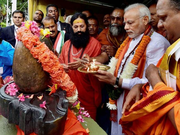 Narendra Modi's goal from God-God, Modi, Gopal Das | मोदींना सद्बुद्धी मिळो, गोपालदास यांच्याकडून नरेंद्र मोदी लक्ष्य Narendra Modi's goal from God-God, Modi, Gopal Das | मोदींना सद्बुद्धी मिळो, गोपालदास यांच्याकडून नरेंद्र मोदी लक्ष्य