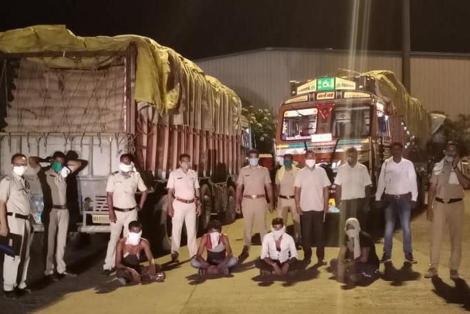 Seizure of 50 tons of Mohful in Nagpur rural area: Use for hand kiln liquor | नागपूर ग्रामीण भागात ५० टन मोहफुल जप्त : हातभट्टीच्या दारूसाठी वापर