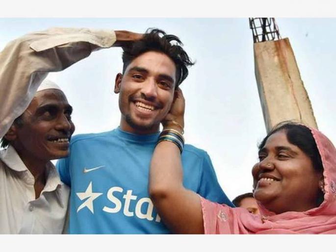 When tears come in the eyes of Mohammad Siraj ... | मोहंमद सिराजच्या डोळ्यात जेव्हा पाणी येतं... When tears come in the eyes of Mohammad Siraj ... | मोहंमद सिराजच्या डोळ्यात जेव्हा पाणी येतं...