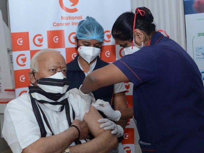 rss chief mohan bhagwat and suresh bhaiyyaji joshi received their first dose of corona vaccine | RSS चे सरसंघचालक मोहन भागवत यांनी घेतली कोरोना लस rss chief mohan bhagwat and suresh bhaiyyaji joshi received their first dose of corona vaccine | RSS चे सरसंघचालक मोहन भागवत यांनी घेतली कोरोना लस